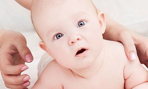 Мышечная кривошея у новорожденных, причины и лечения