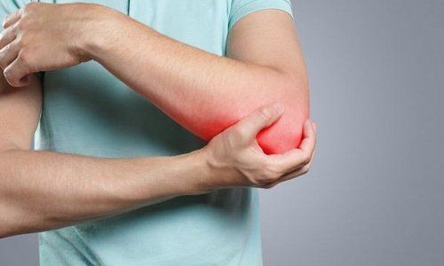 Травмы локтевого сустава, причины и их лечение